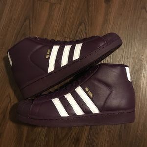 Boys Adidas Pro Model Sz 7(Maroon/ Burgundy)